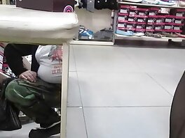 Povekas singaporelainen nokityttö näyttää musta pillu täydellistä vartaloaan
